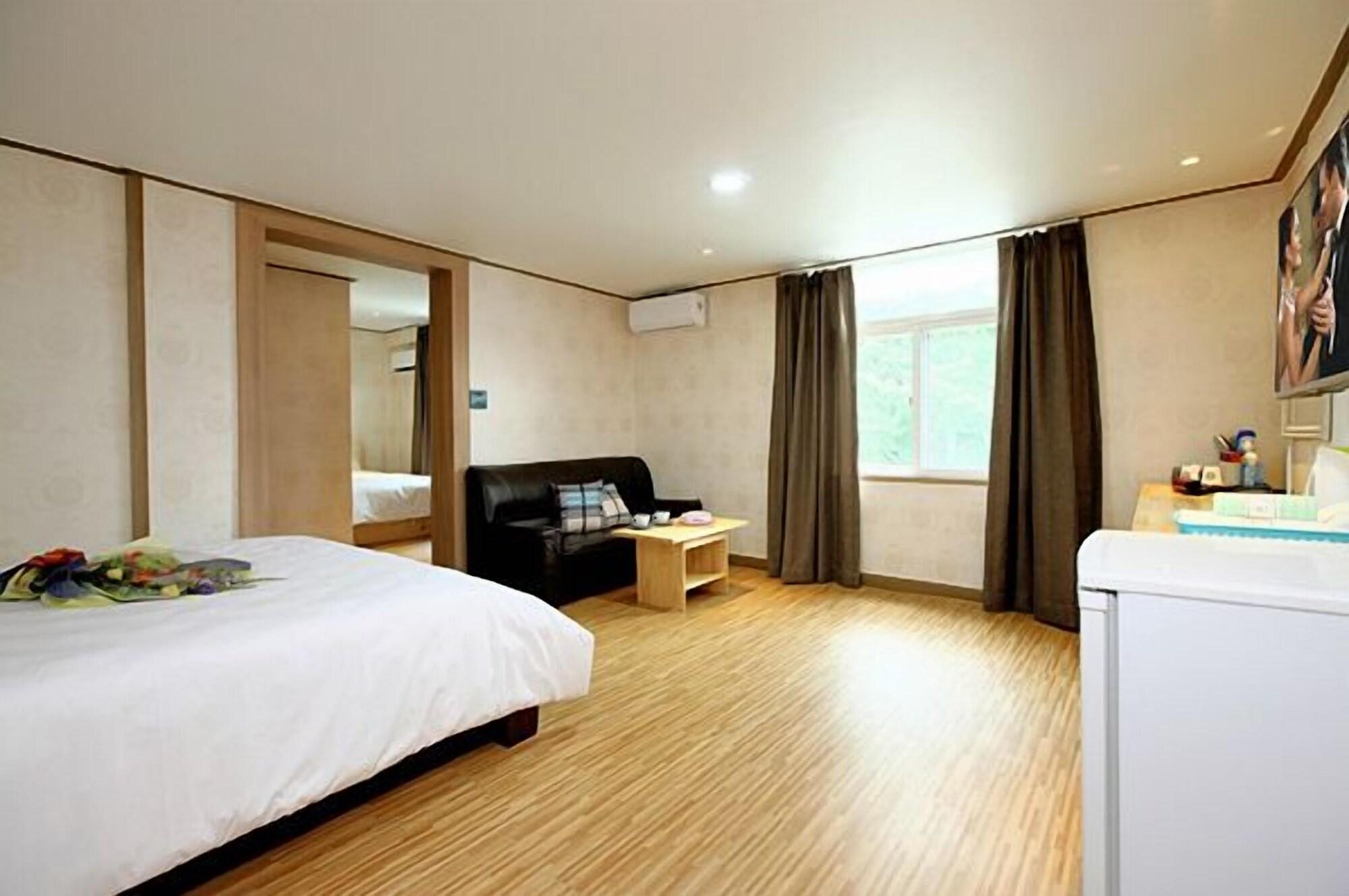 Traum Hotel & Condo Gapyeong Exterior photo