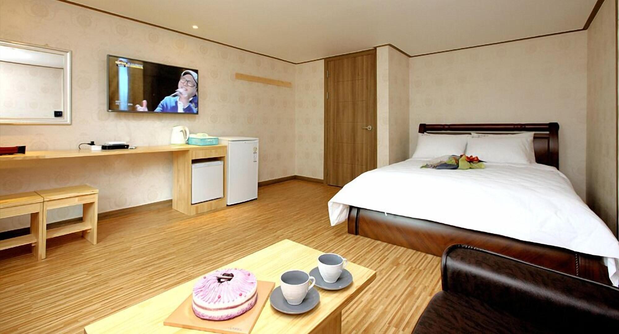 Traum Hotel & Condo Gapyeong Exterior photo