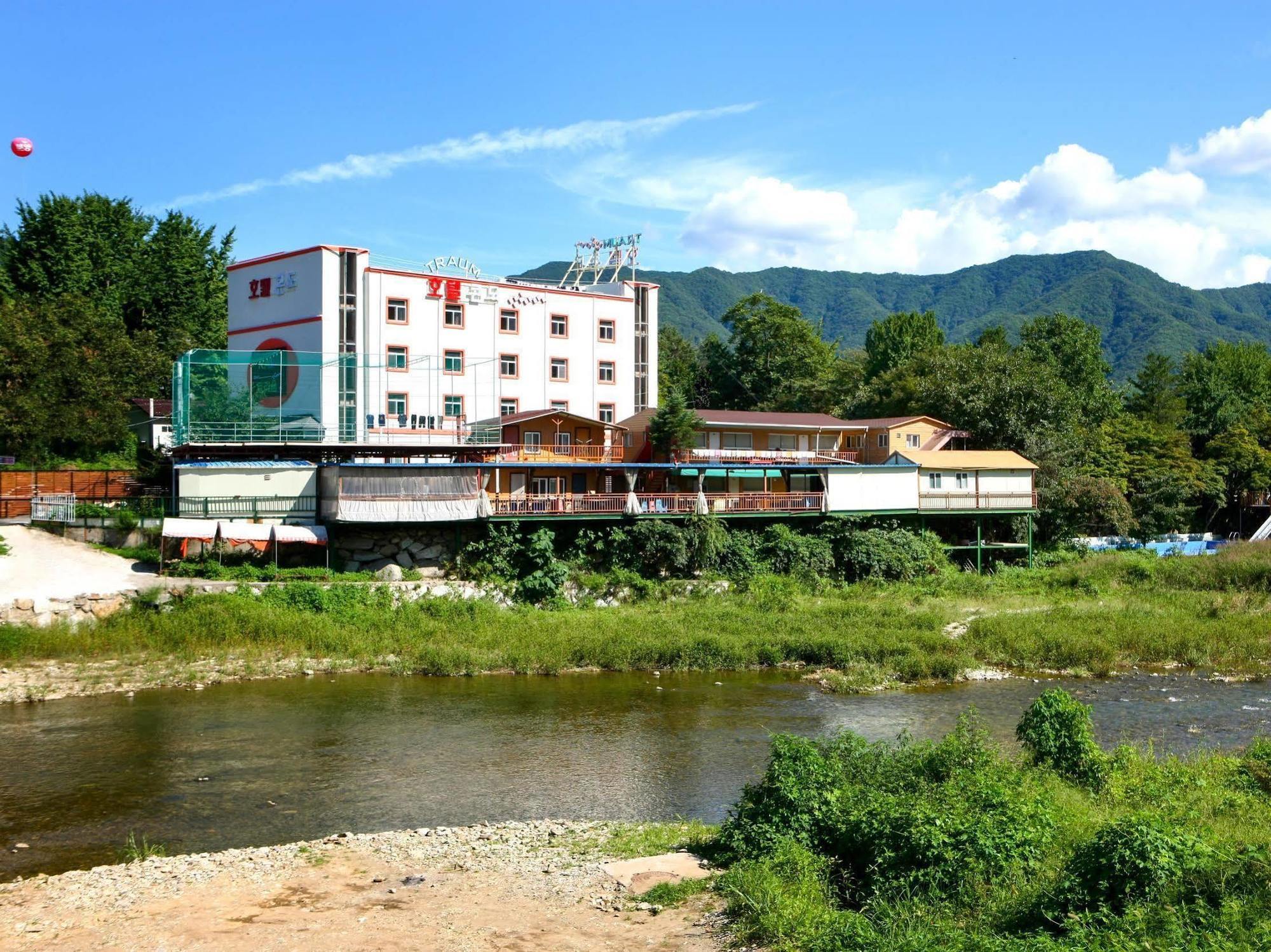 Traum Hotel & Condo Gapyeong Exterior photo